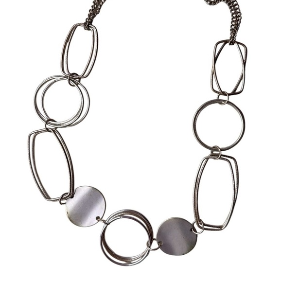 Elegant Silver Geometric Necklace - Picture 4 of 4